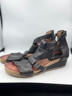 Black Women's Leather Wedge Sandals with Cushioned Footbed